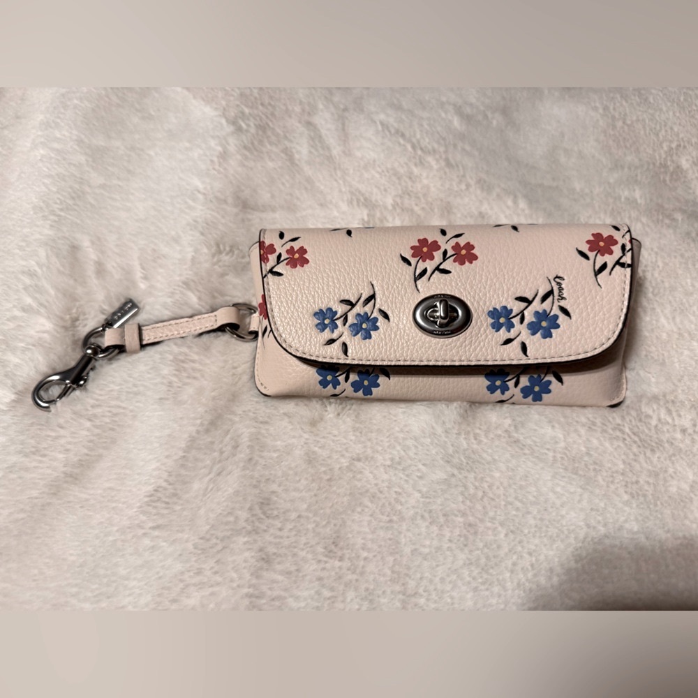 Coach Sunglasses Case with Floral Print in Pebbled Leather (Chalk Multi) - Picture 2 of 7